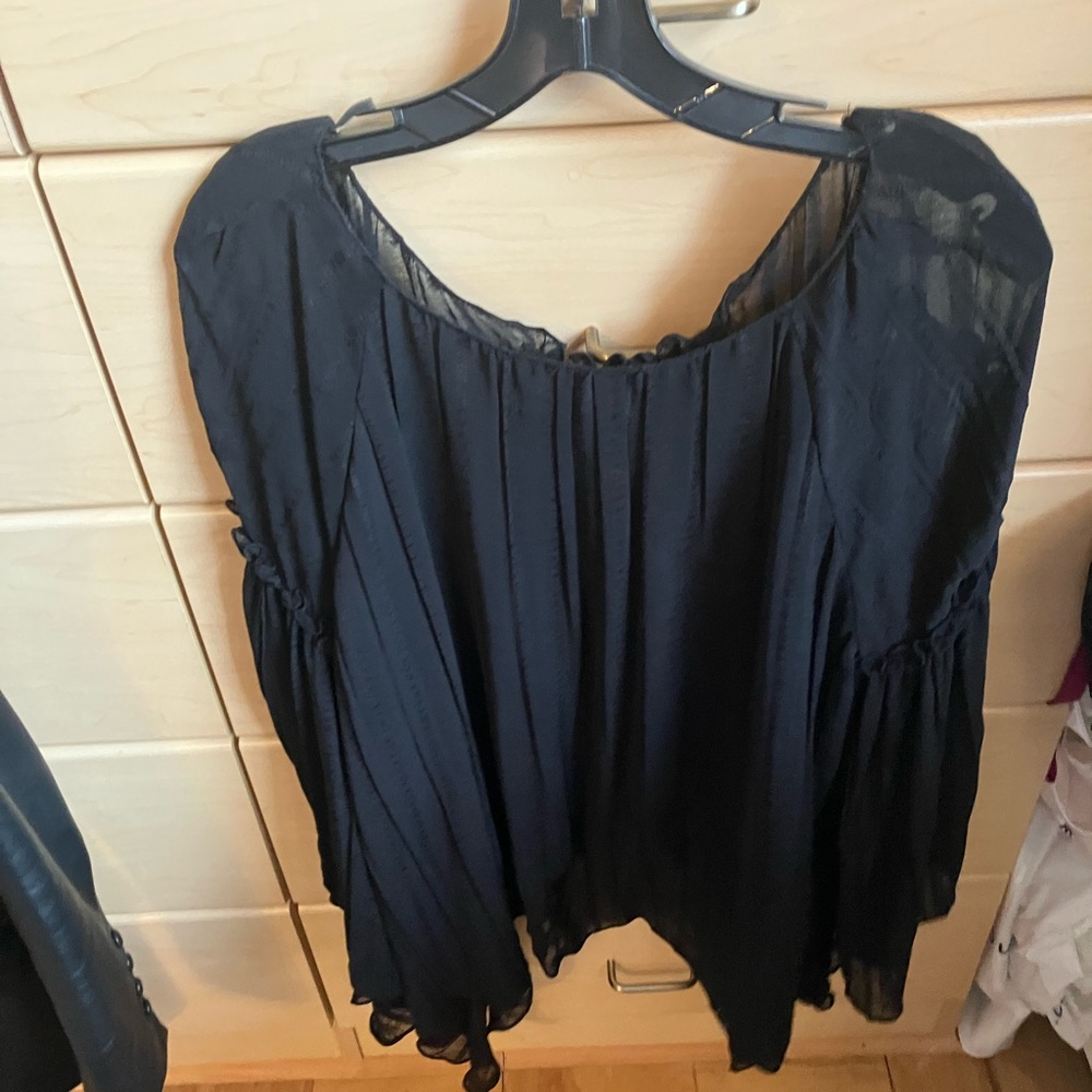 Black flowy top - Picture 1 of 4